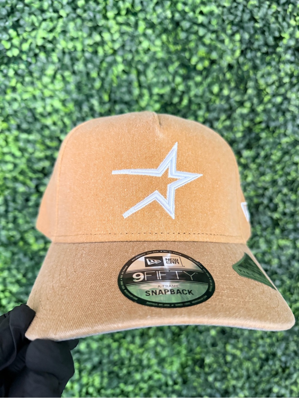 New Era Kids' Tan Snapback Hat with White Star